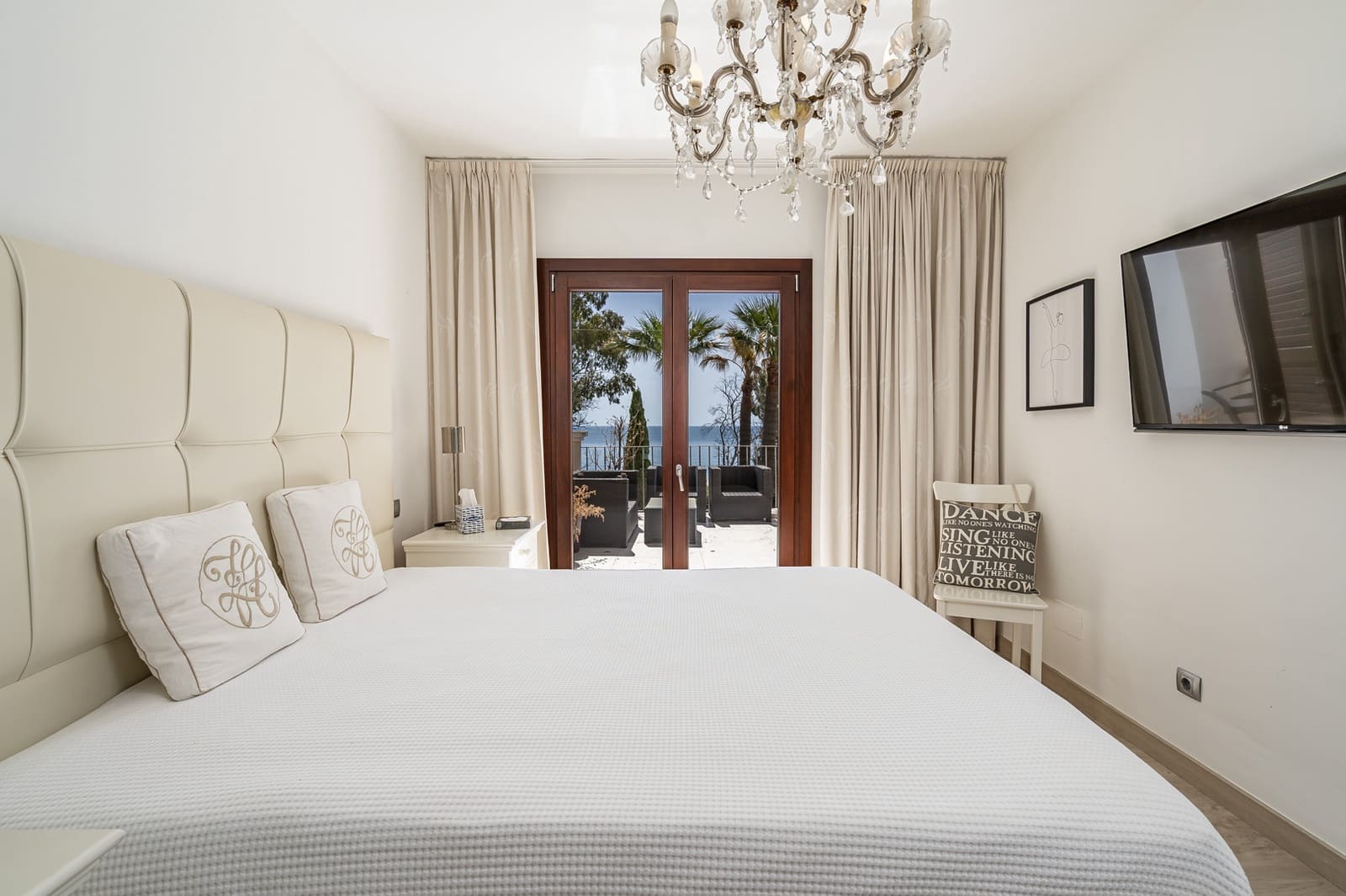 5 soveværelse Byhus til salg i Estepona med swimmingpool garage - € 3.500.000 (Ref: 8376887)