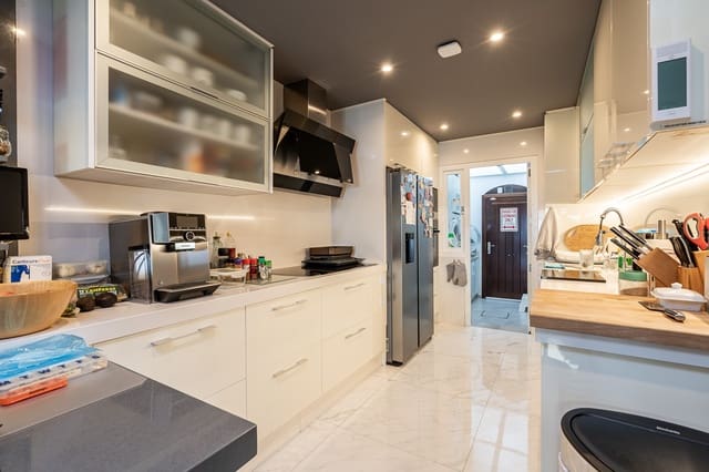 5 soveværelse Byhus til salg i El Velerín, Estepona med swimmingpool garage - € 3.500.000 (Ref: 8376887)