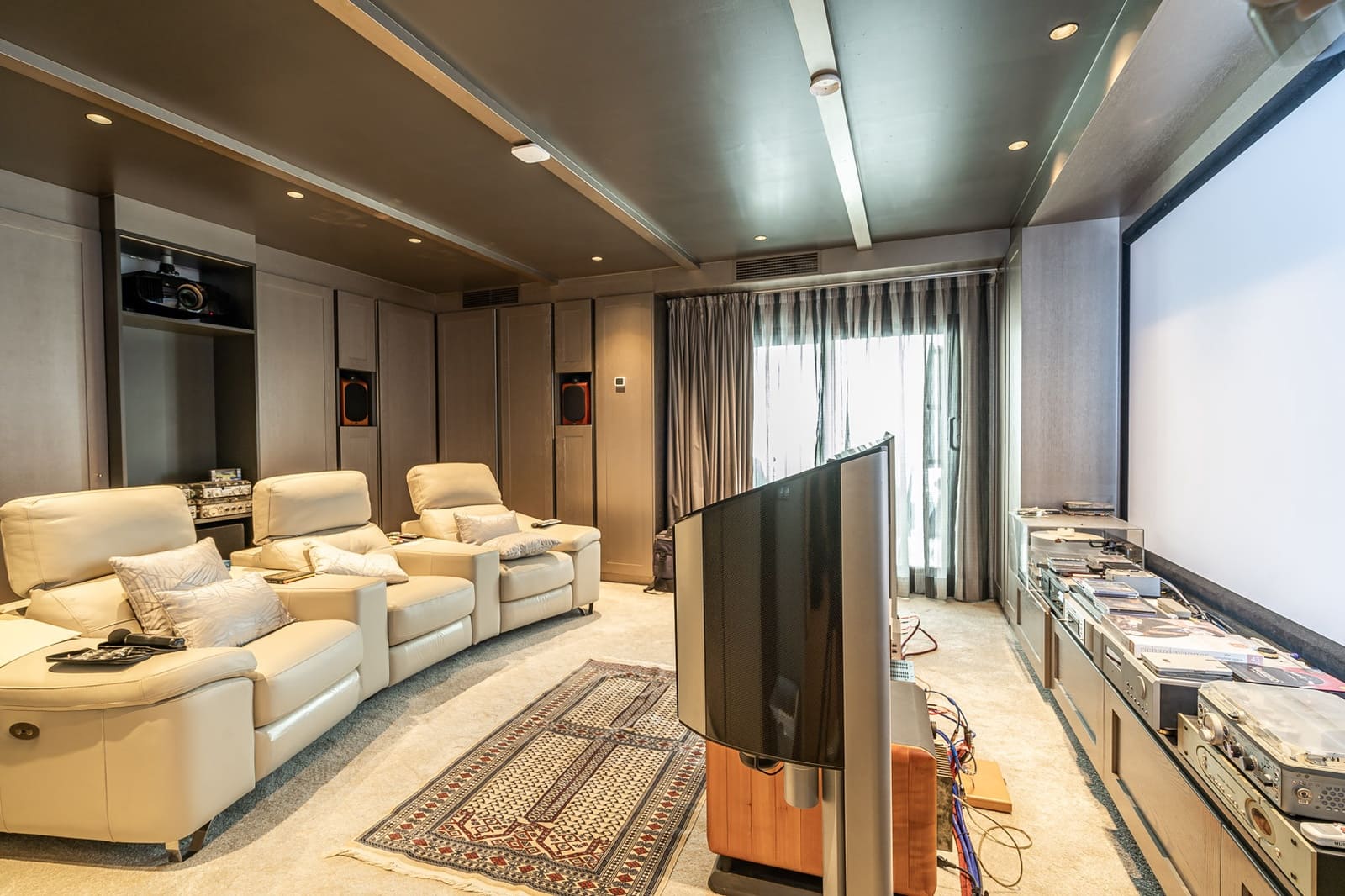 5 soveværelse Byhus til salg i Estepona med swimmingpool garage - € 3.500.000 (Ref: 8376887)