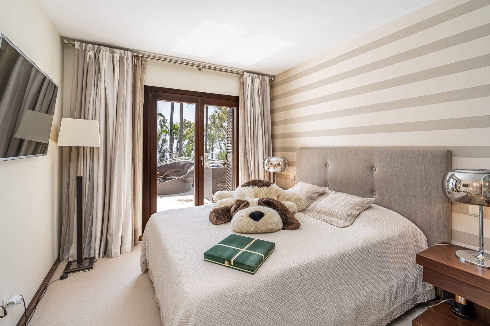 5 soveværelse Byhus til salg i Estepona med swimmingpool garage - € 3.500.000 (Ref: 8376887)