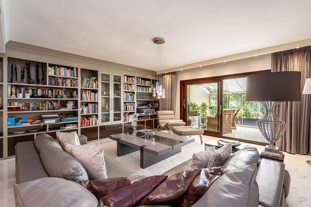 5 soveværelse Byhus til salg i El Velerín, Estepona med swimmingpool garage - € 3.500.000 (Ref: 8376887)