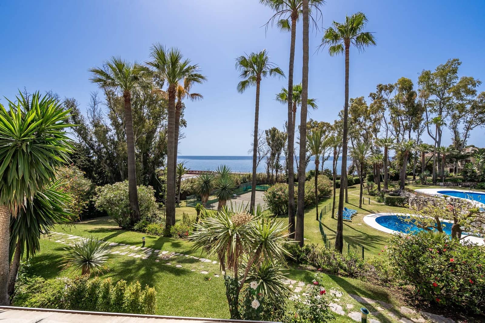 5 soveværelse Byhus til salg i Estepona med swimmingpool garage - € 3.500.000 (Ref: 8376887)