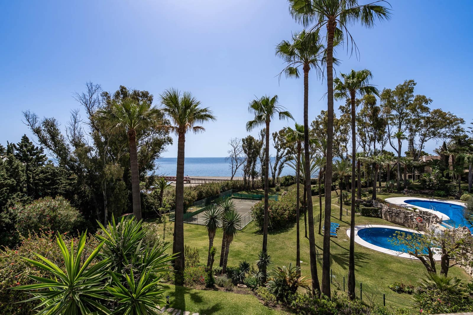 5 soveværelse Byhus til salg i Estepona med swimmingpool garage - € 3.500.000 (Ref: 8376887)
