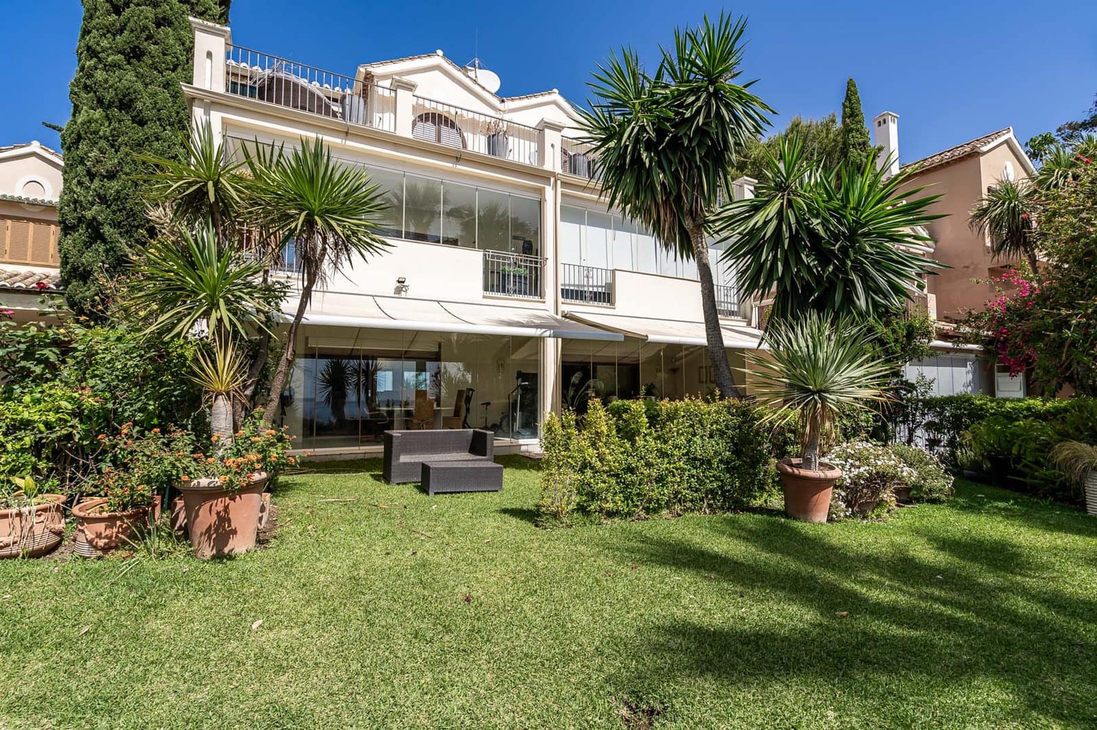5 soveværelse Byhus til salg i Estepona med swimmingpool garage - € 3.500.000 (Ref: 8376887)