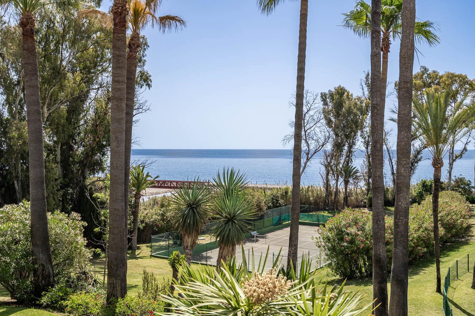 5 soverom Hus til salgs i Estepona med svømmebasseng garasje - € 3 500 000 (Ref: 8376887)