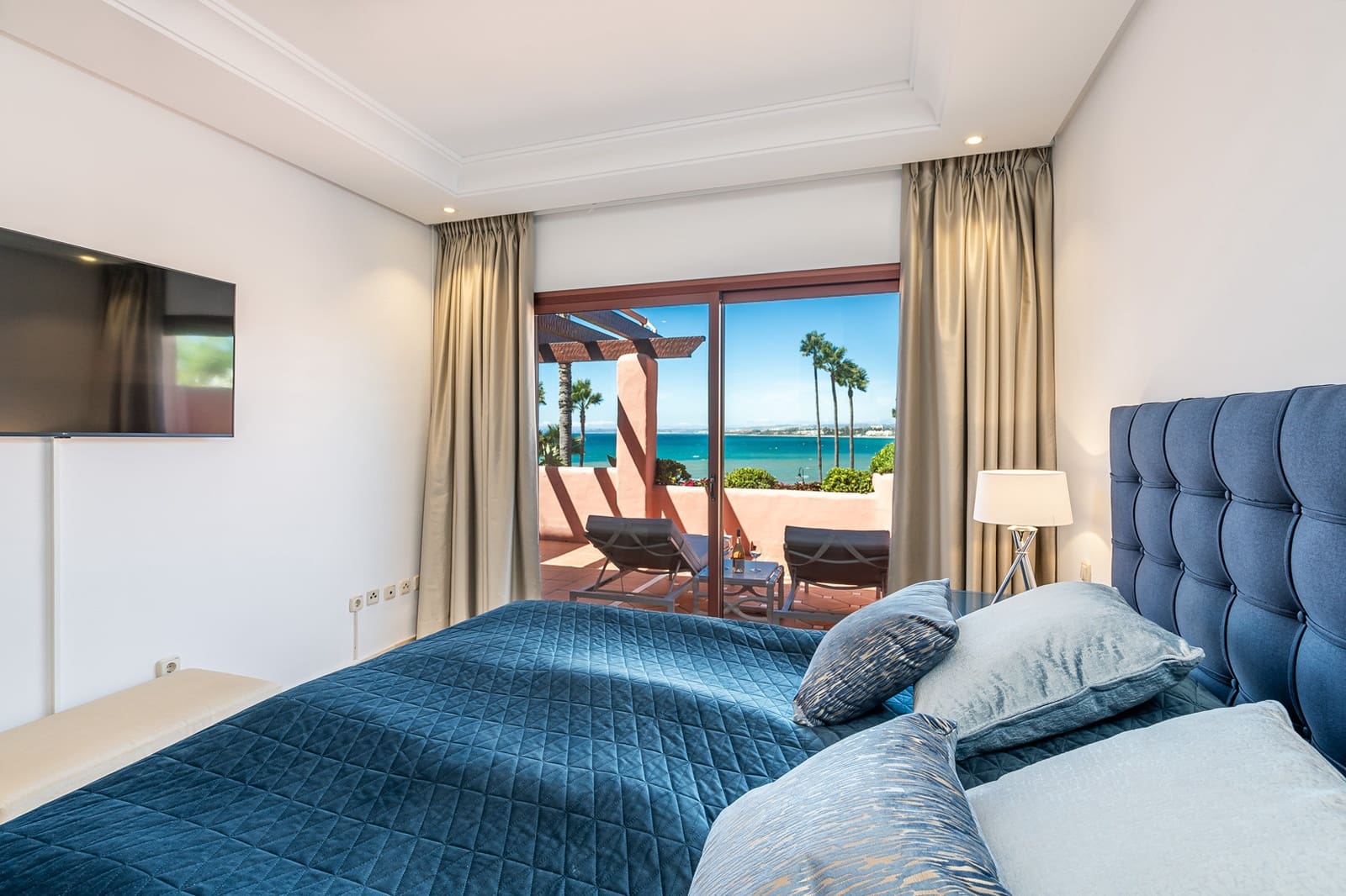 2 bedroom Apartment for sale in Guadalmansa with pool - € 1,590,000 (Ref: 8481926)