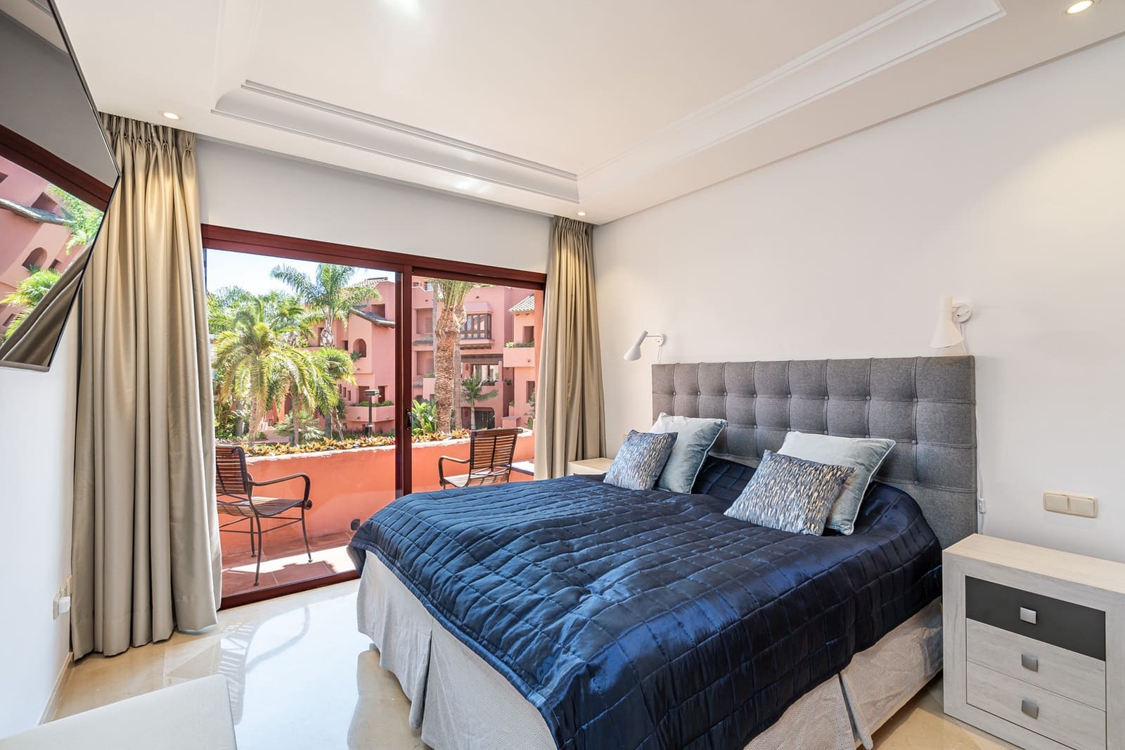 2 bedroom Apartment for sale in Guadalmansa with pool - € 1,590,000 (Ref: 8481926)