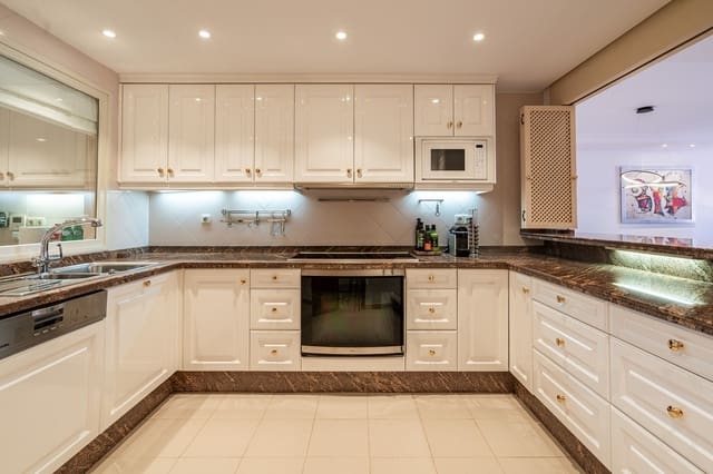 2 soverom Leilighet til salgs i Resinera-Voladilla, Estepona med svømmebasseng - € 1 590 000 (Ref: 8481926)