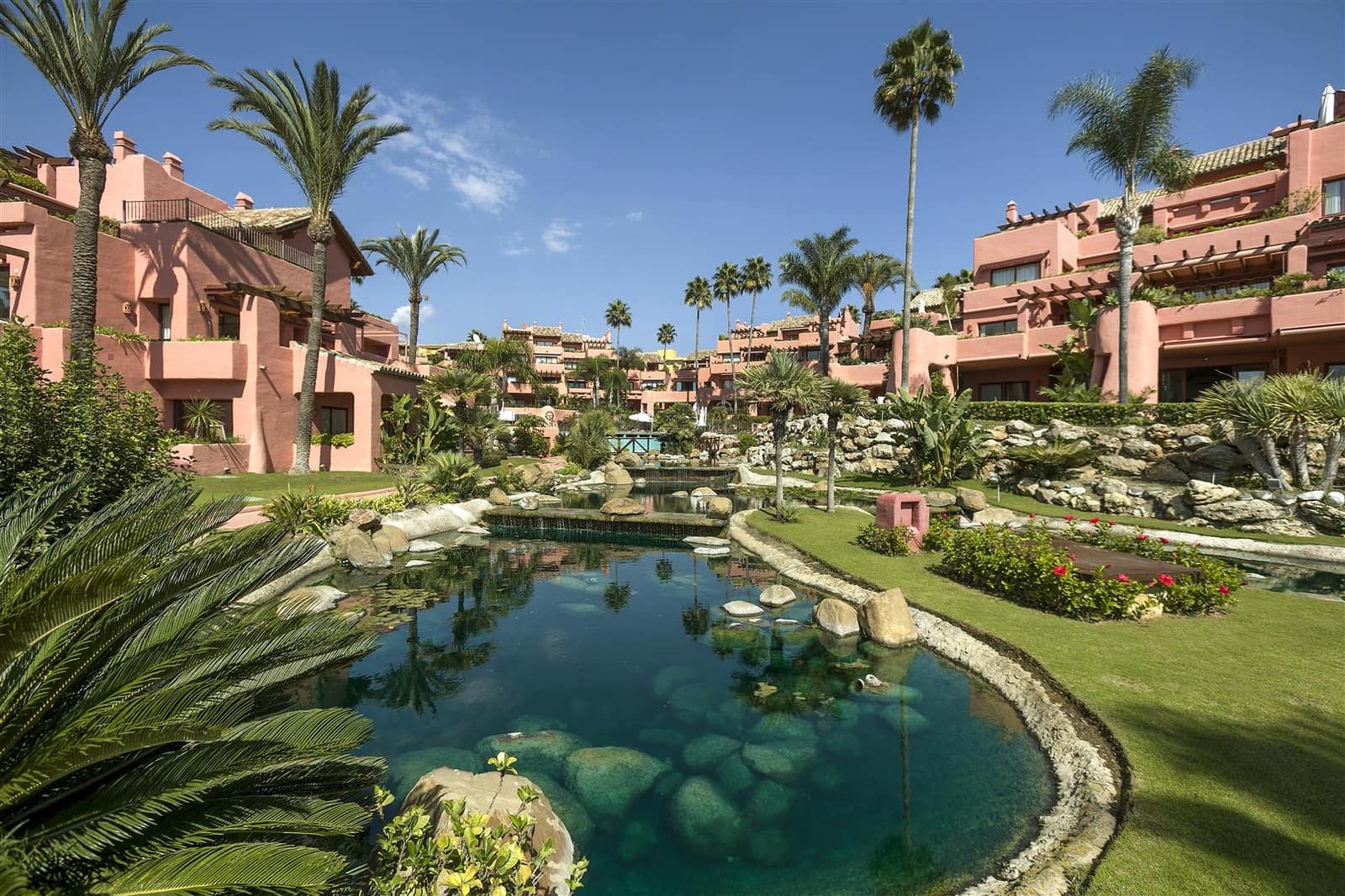 2 bedroom Apartment for sale in Guadalmansa with pool - € 1,590,000 (Ref: 8481926)