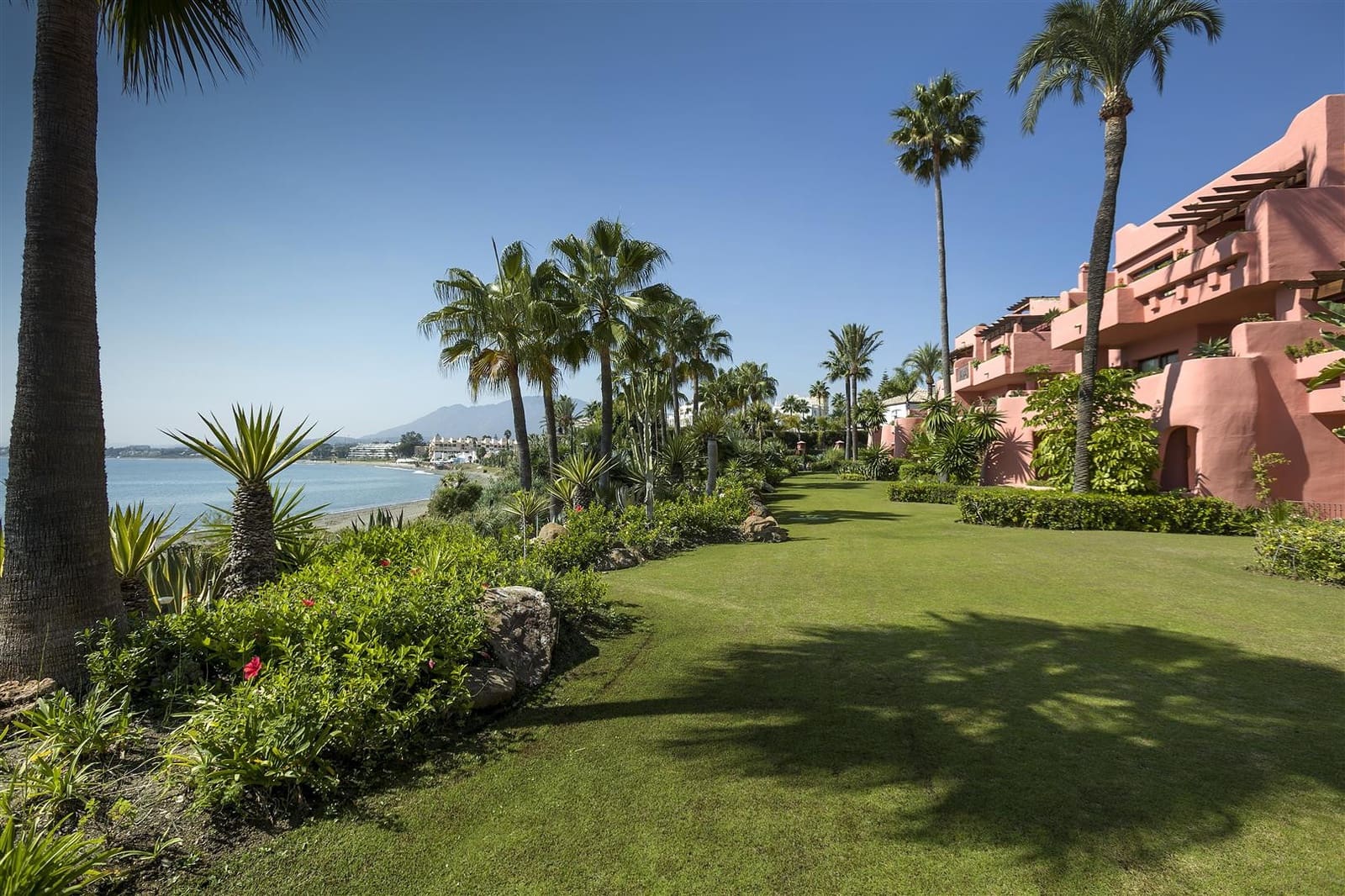 2 bedroom Apartment for sale in Guadalmansa with pool - € 1,590,000 (Ref: 8481926)