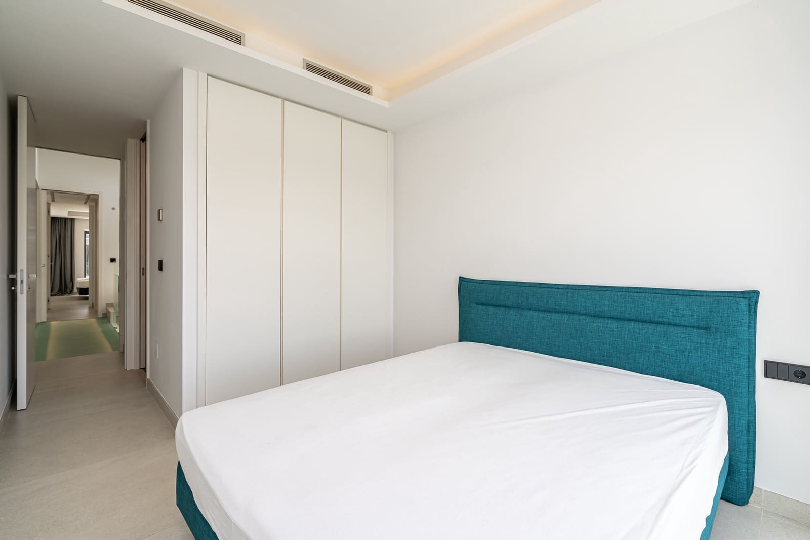 4 quarto Casa em Banda para venda em Estepona com piscina garagem - 2 290 000 € (Ref: 8484444)