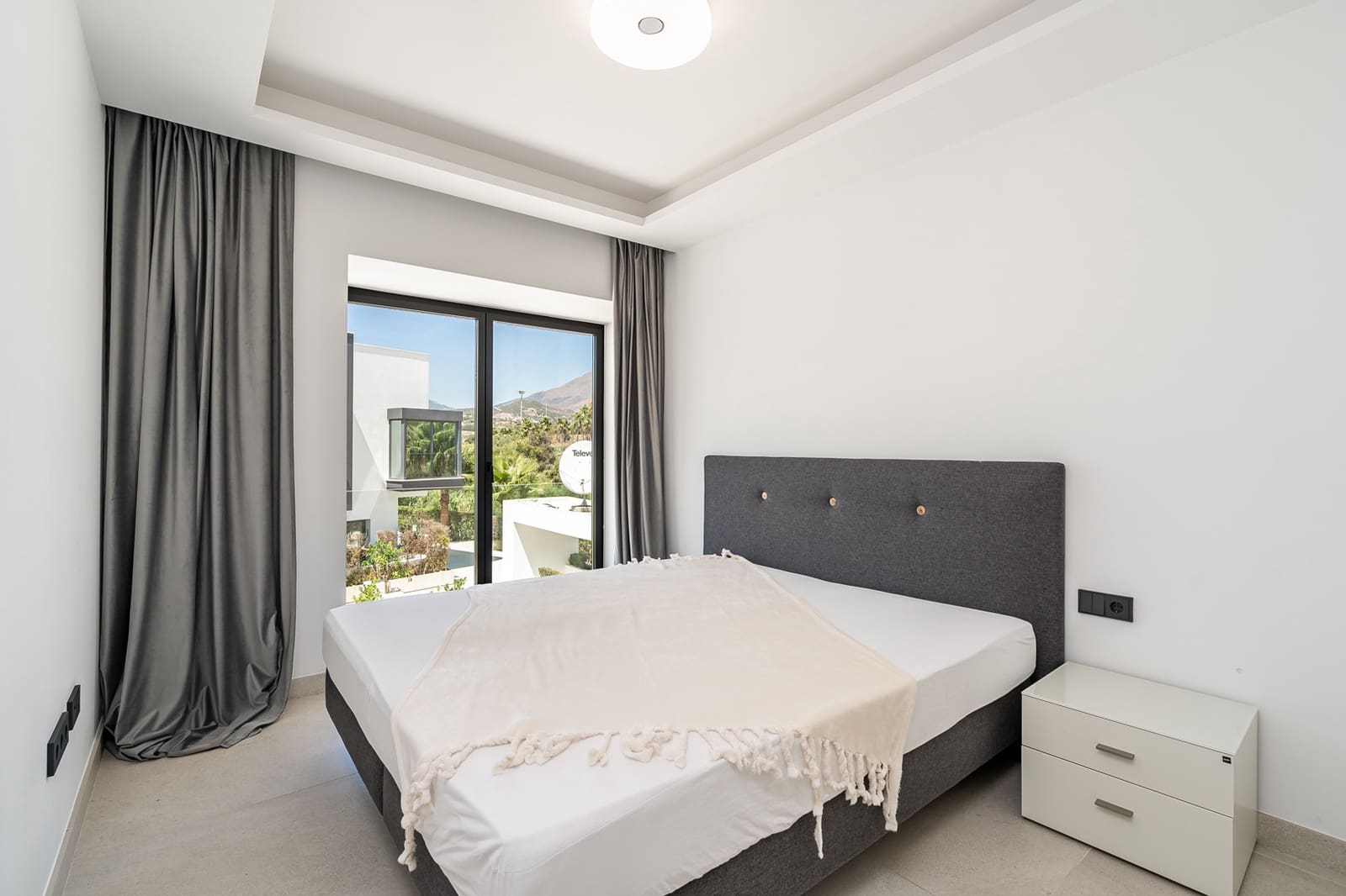 4 quarto Casa em Banda para venda em Estepona com piscina garagem - 2 290 000 € (Ref: 8484444)