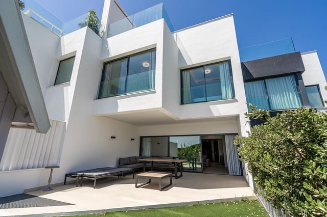 Casa de 4 habitaciones en Guadalobón, Estepona en venta con piscina garaje - 2.290.000 € (Ref: 8484444)