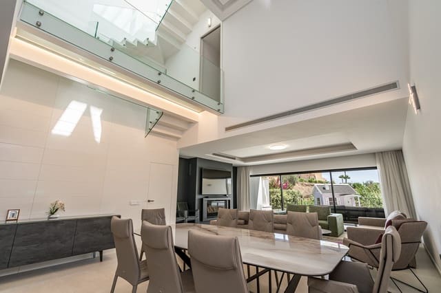 Casa de 4 habitaciones en Guadalobón, Estepona en venta con piscina garaje - 2.290.000 € (Ref: 8484444)