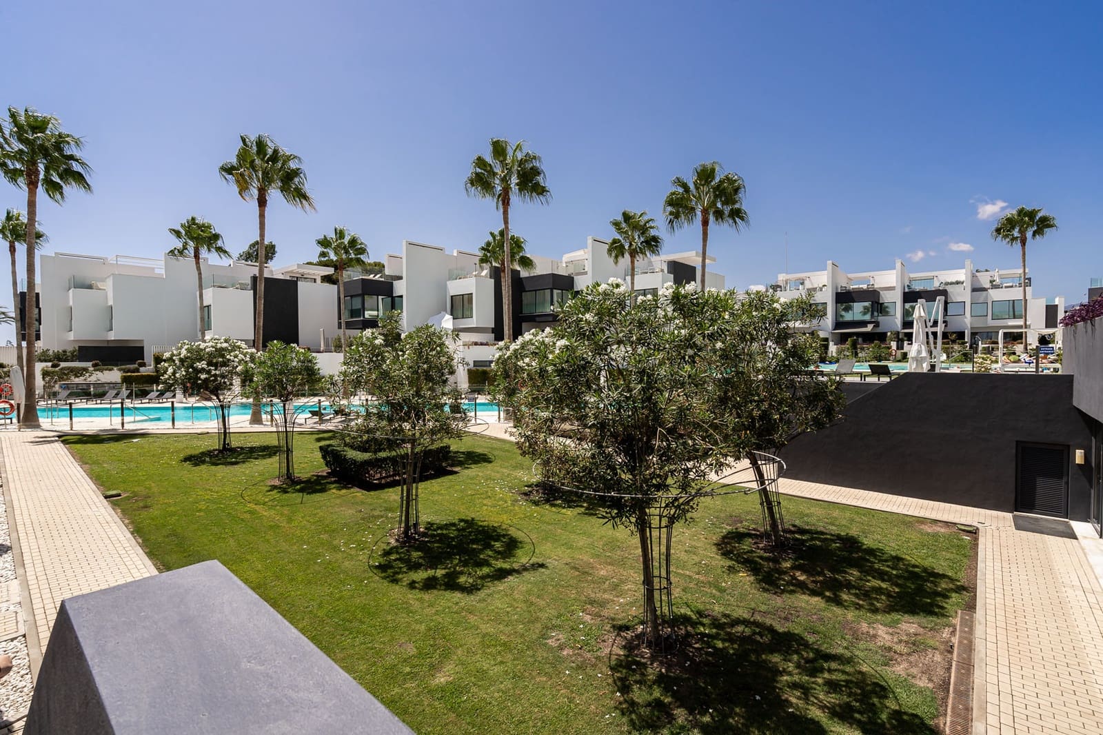 4 makuuhuone Omakotitalo myytävänä paikassa Estepona mukana uima-altaan 
autotalli - 2 290 000 € (Ref: 8484444)