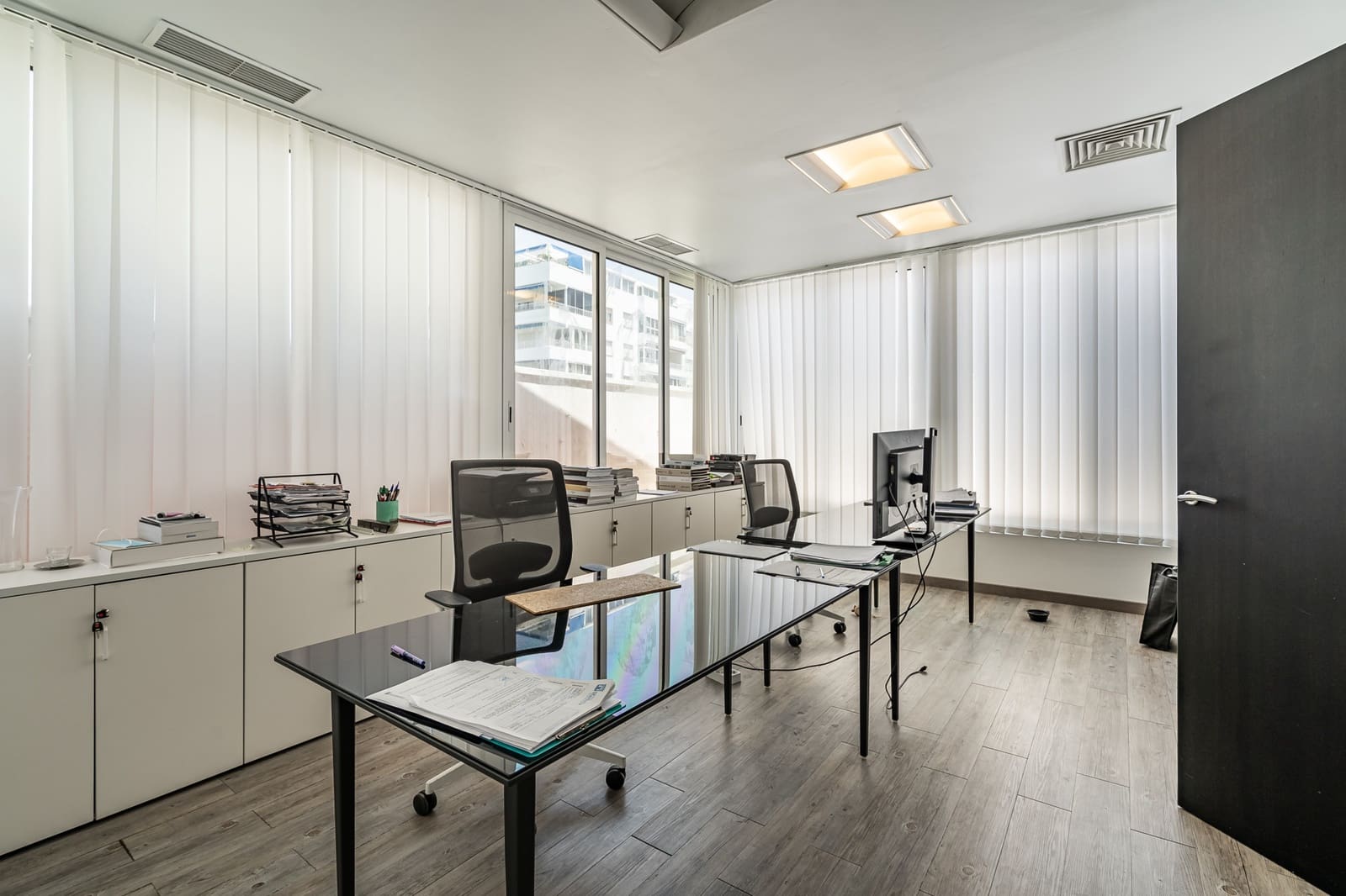 Kaupallinen myytävänä paikassa Marbella mukana 
autotalli - 1 495 000 € (Ref: 8498662)