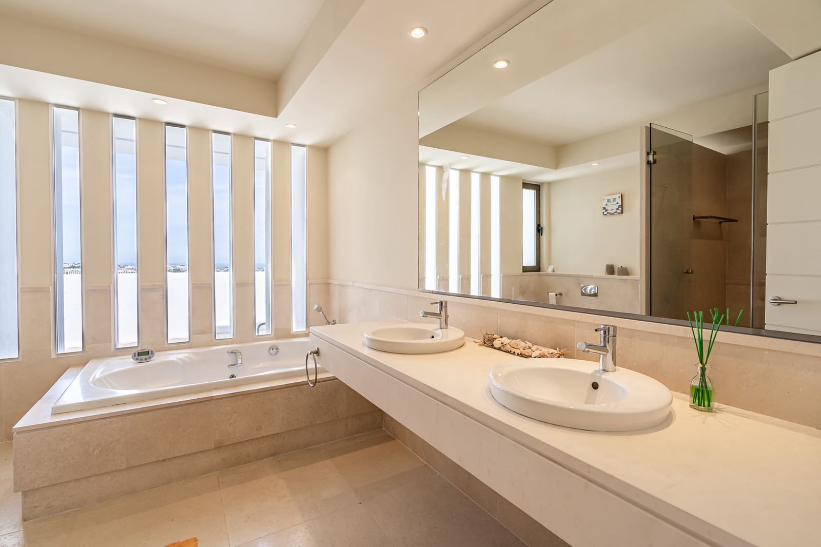 3 sypialnia Penthouse na sprzedaż w Los Flamingos z basenem garażem - 1 395 000 € (Ref: 8610956)