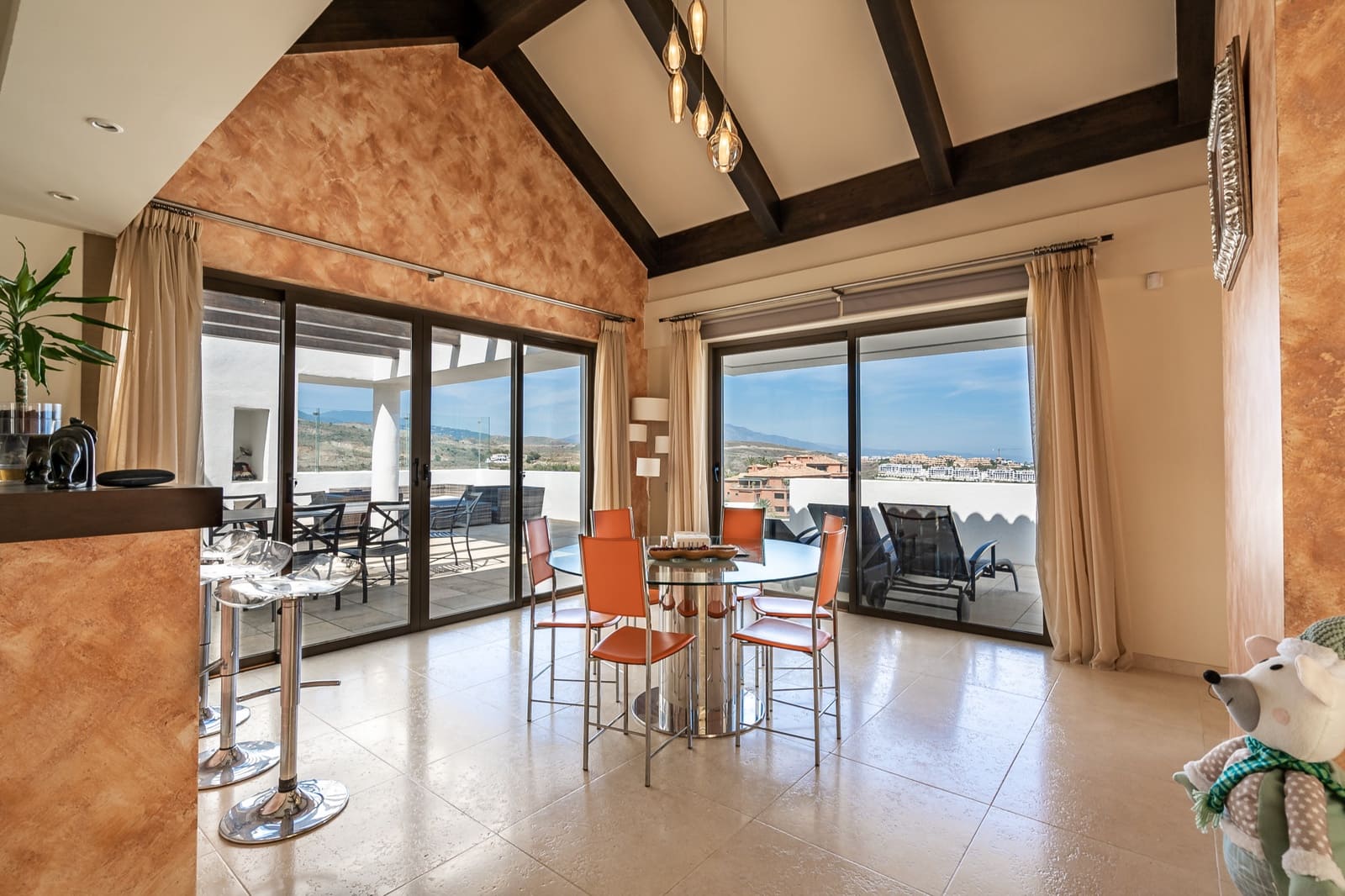 3 sypialnia Penthouse na sprzedaż w Los Flamingos z basenem garażem - 1 395 000 € (Ref: 8610956)