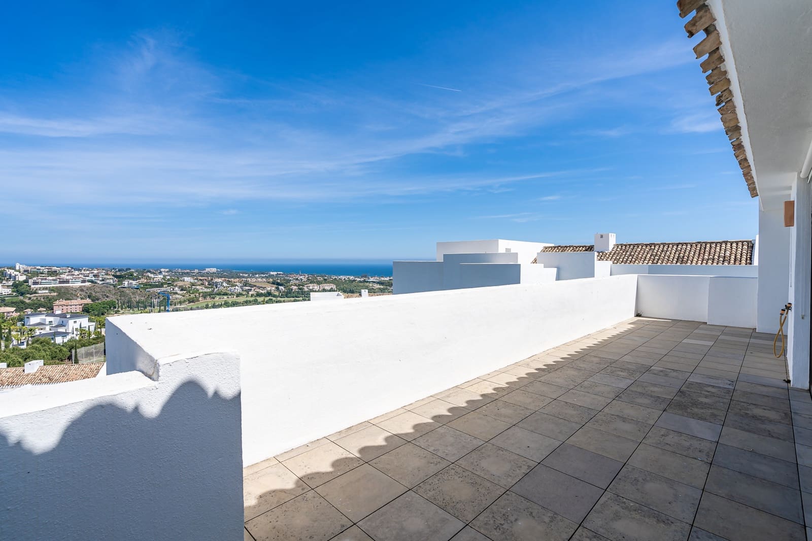 3 sypialnia Penthouse na sprzedaż w Los Flamingos z basenem garażem - 1 395 000 € (Ref: 8610956)