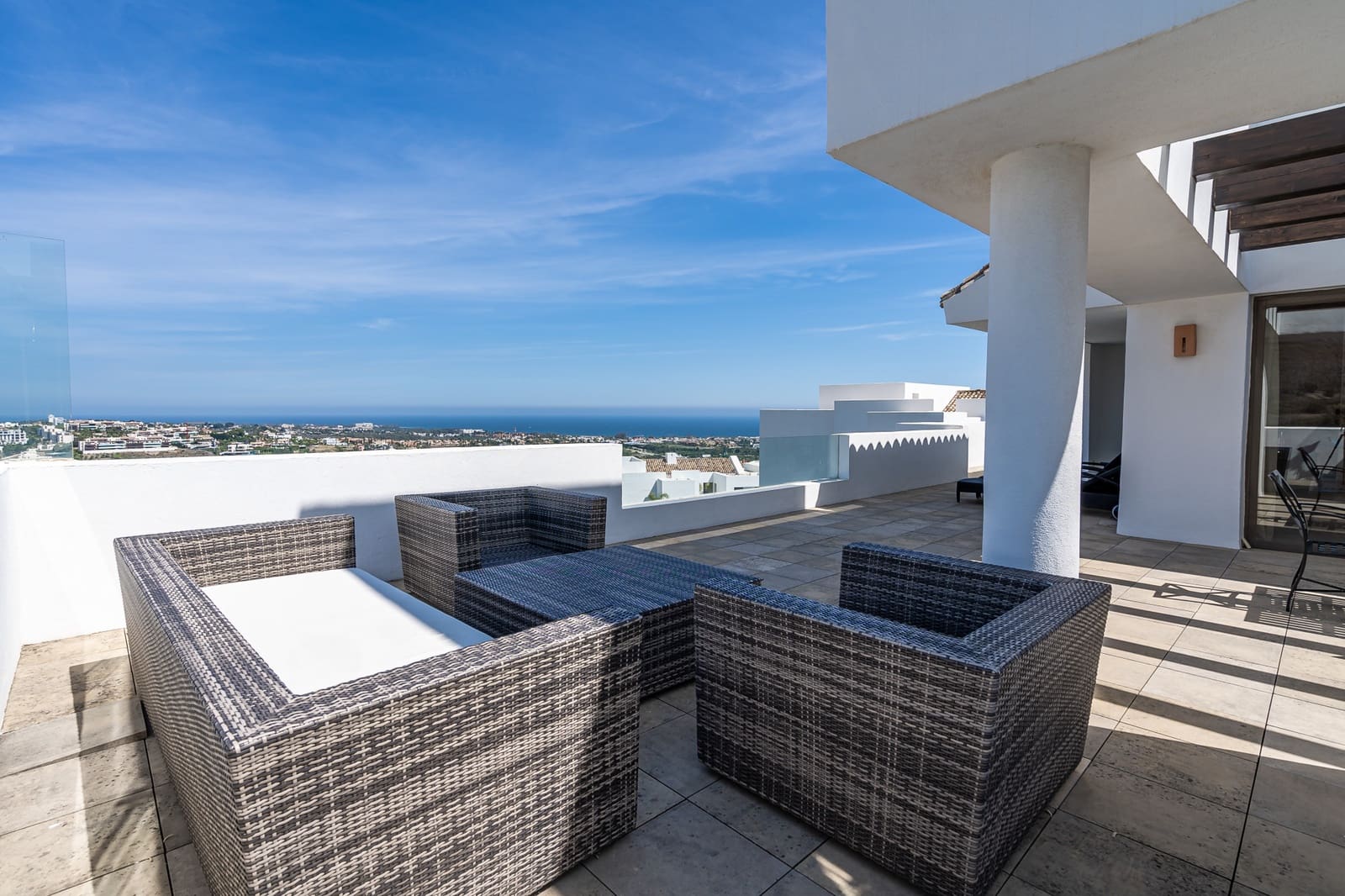 3 sypialnia Penthouse na sprzedaż w Los Flamingos z basenem garażem - 1 395 000 € (Ref: 8610956)