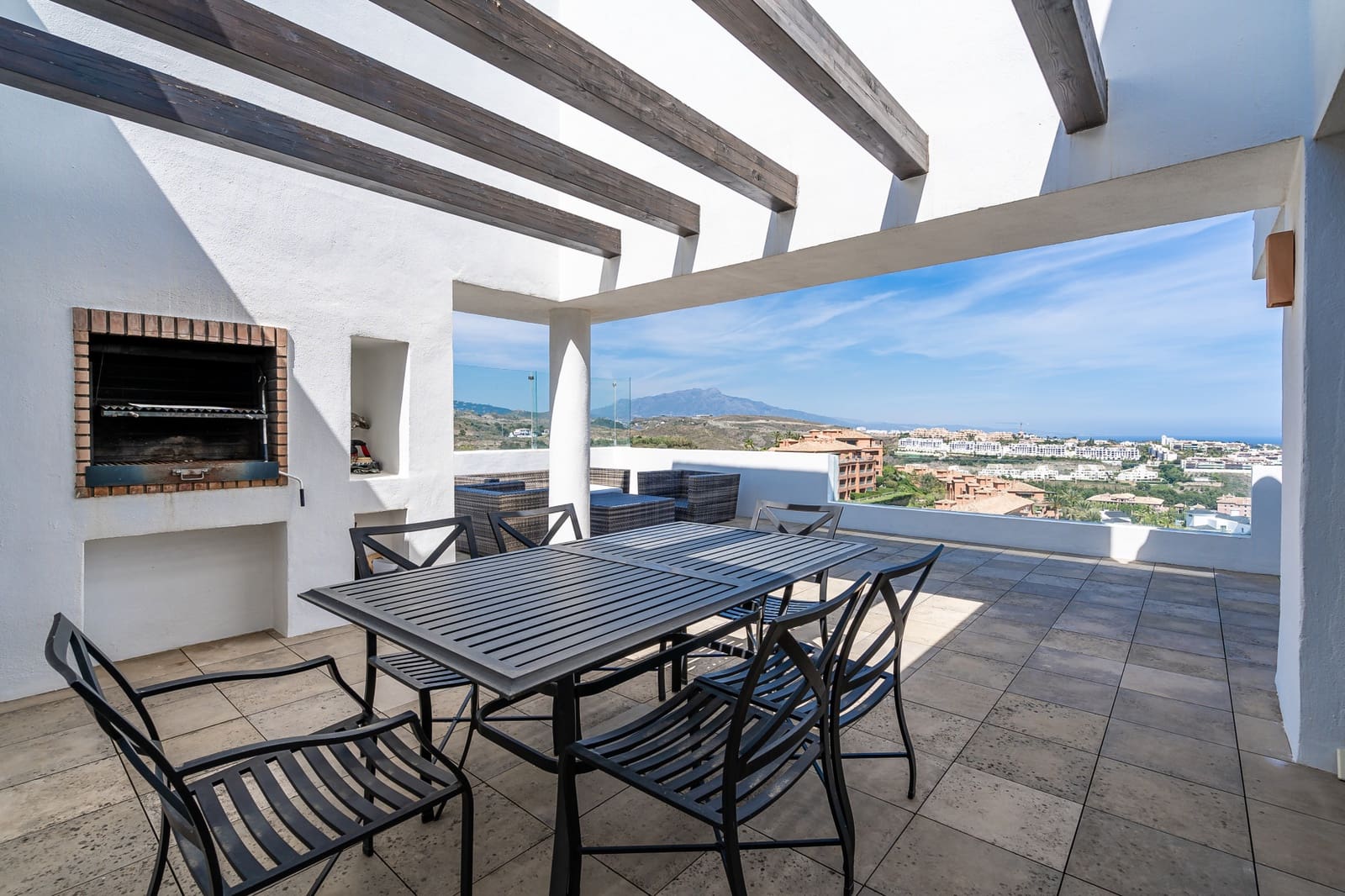 3 sypialnia Penthouse na sprzedaż w Los Flamingos z basenem garażem - 1 395 000 € (Ref: 8610956)