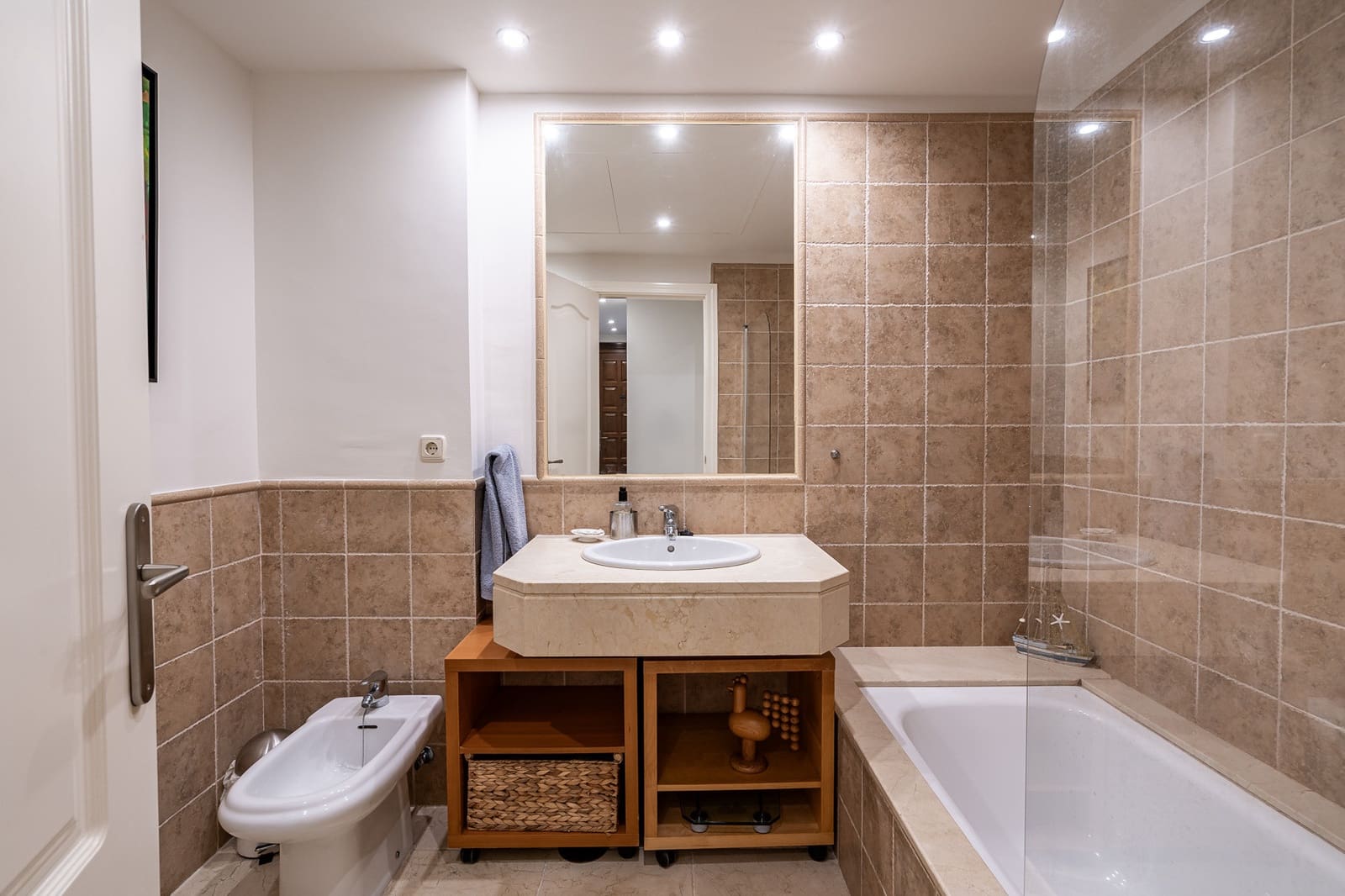2 bedroom Apartment for sale in Estepona with pool garage - € 485,000 (Ref: 8630024)
