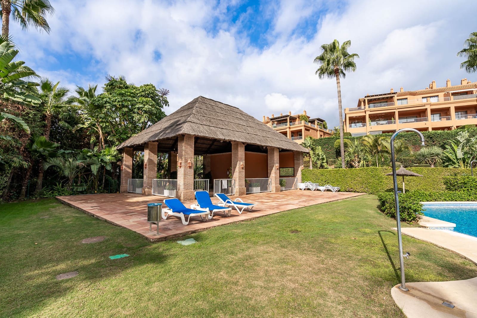 2 bedroom Apartment for sale in Estepona with pool garage - € 485,000 (Ref: 8630024)