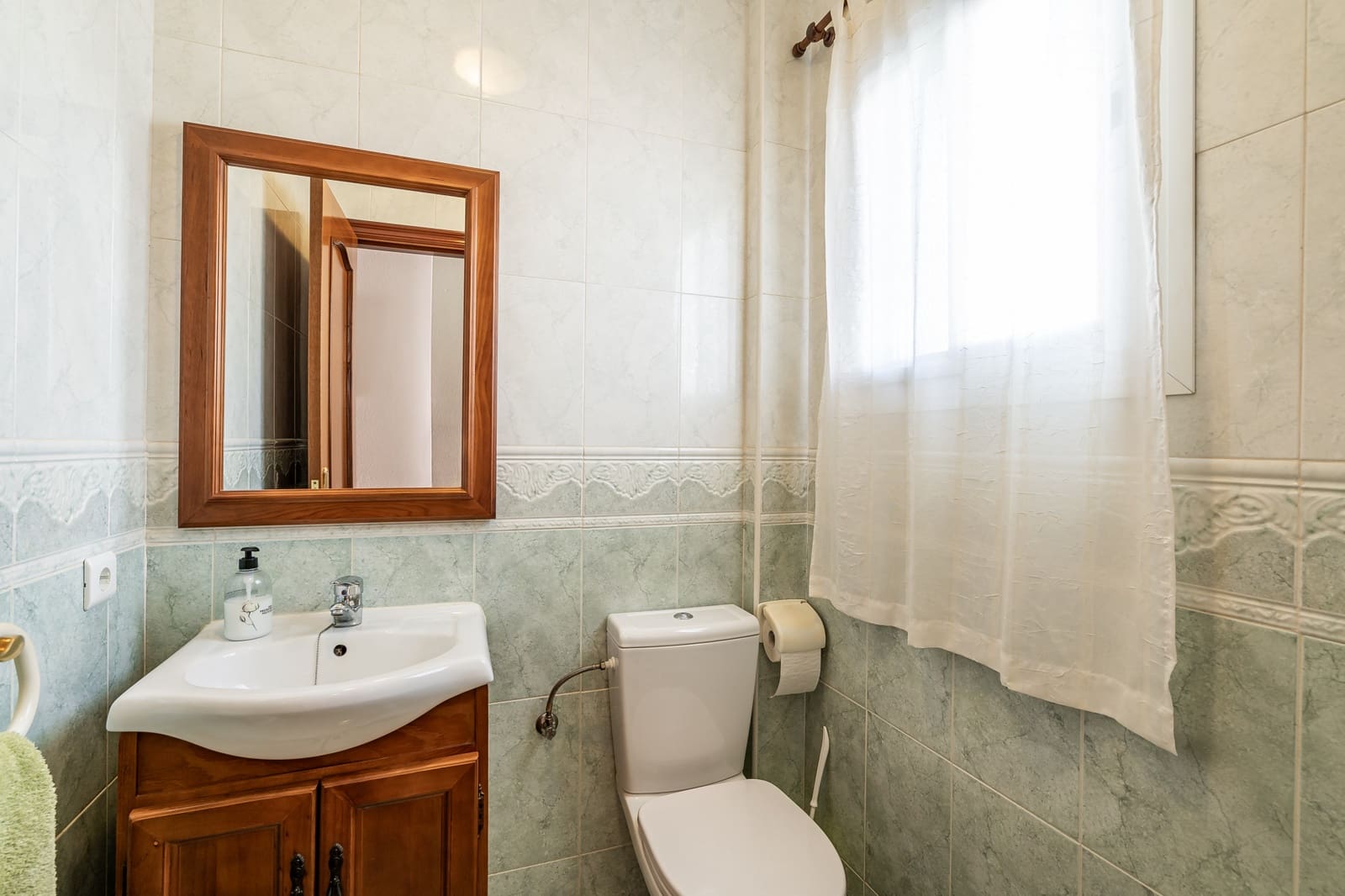 3 makuuhuone Omakotitalo myytävänä paikassa Estepona mukana 
autotalli - 575 000 € (Ref: 8809408)