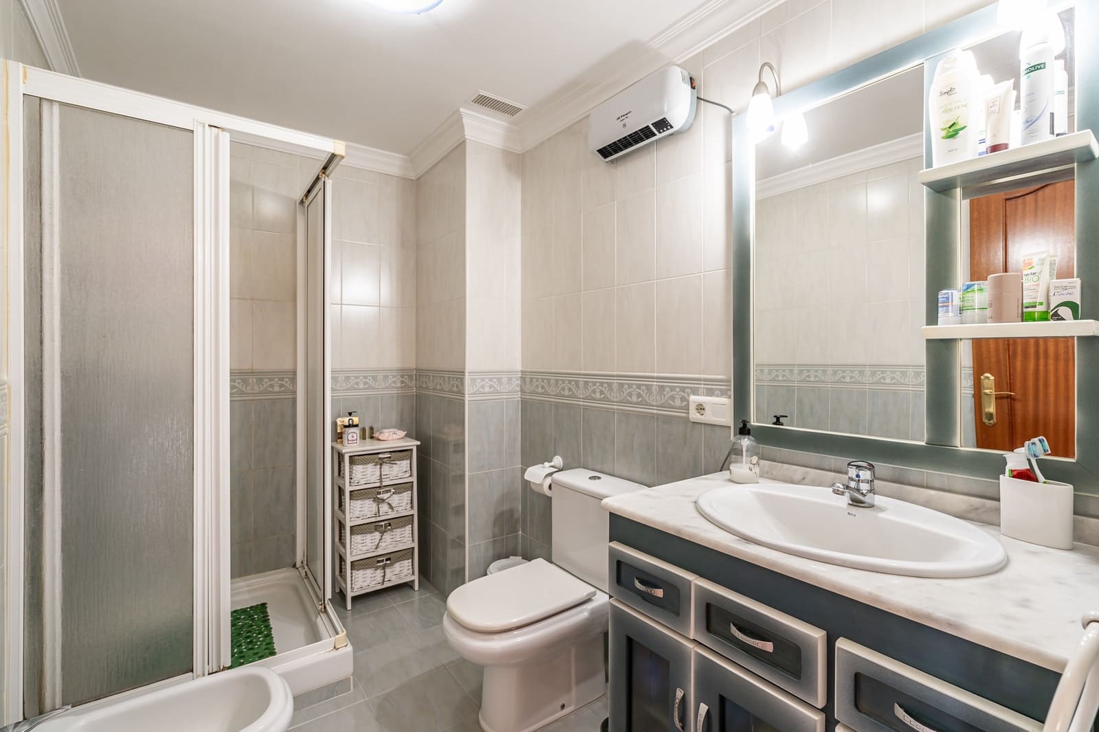 3 makuuhuone Omakotitalo myytävänä paikassa Estepona mukana 
autotalli - 575 000 € (Ref: 8809408)