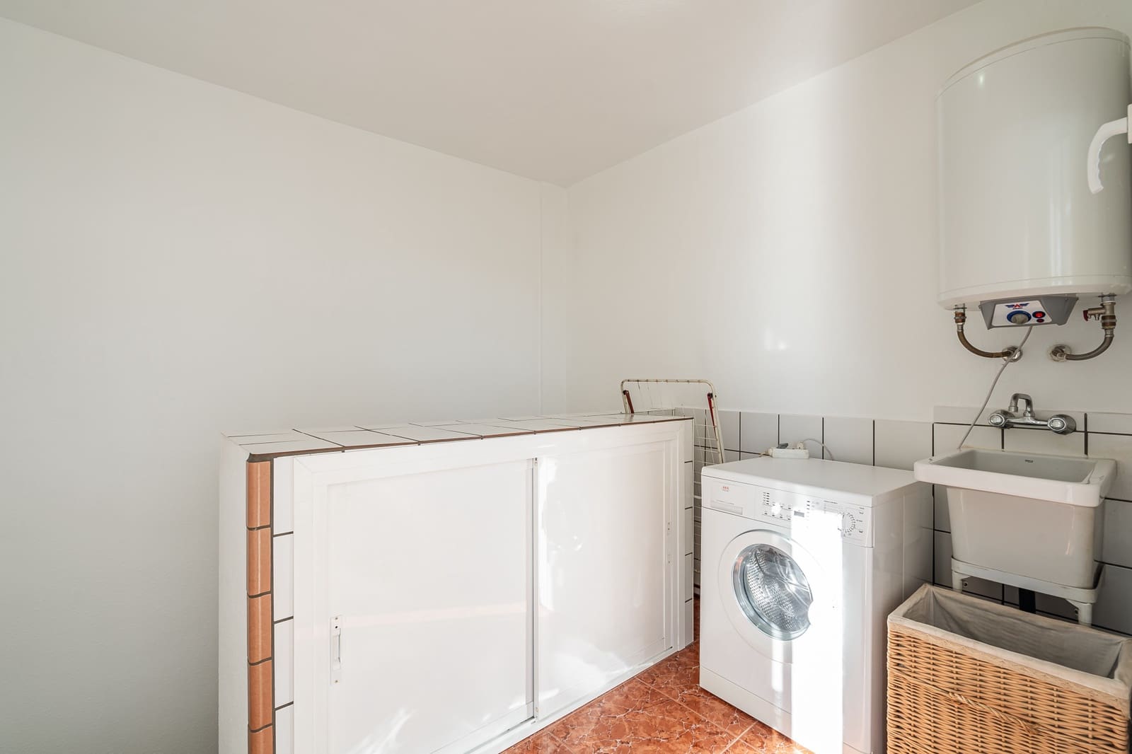 3 makuuhuone Omakotitalo myytävänä paikassa Estepona mukana 
autotalli - 575 000 € (Ref: 8809408)