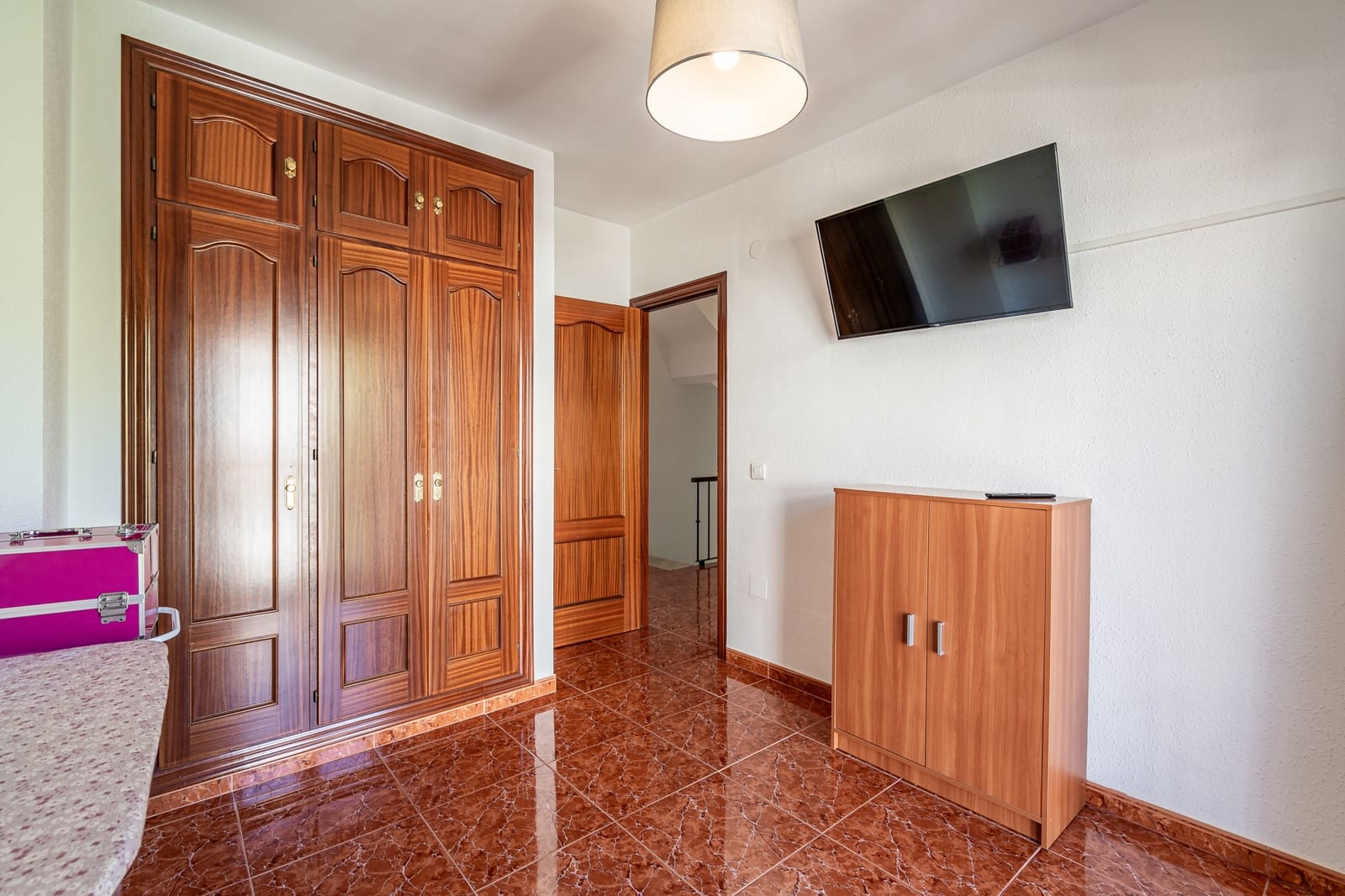 3 makuuhuone Omakotitalo myytävänä paikassa Estepona mukana 
autotalli - 575 000 € (Ref: 8809408)