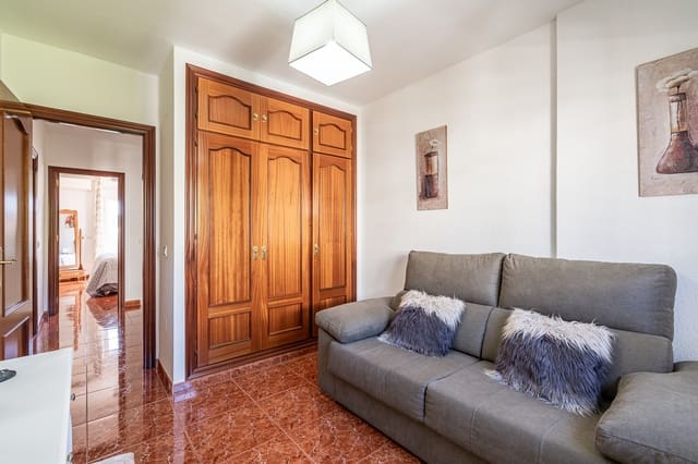 3 sovrum Hus till salu i Centro, Estepona med garage - 575 000 € (Ref: 8809408)