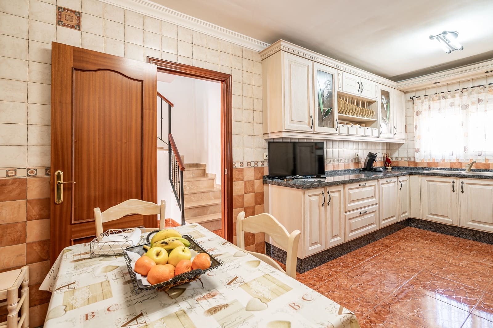 3 makuuhuone Omakotitalo myytävänä paikassa Estepona mukana 
autotalli - 575 000 € (Ref: 8809408)