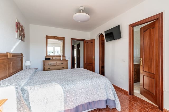 3 sovrum Hus till salu i Centro, Estepona med garage - 575 000 € (Ref: 8809408)