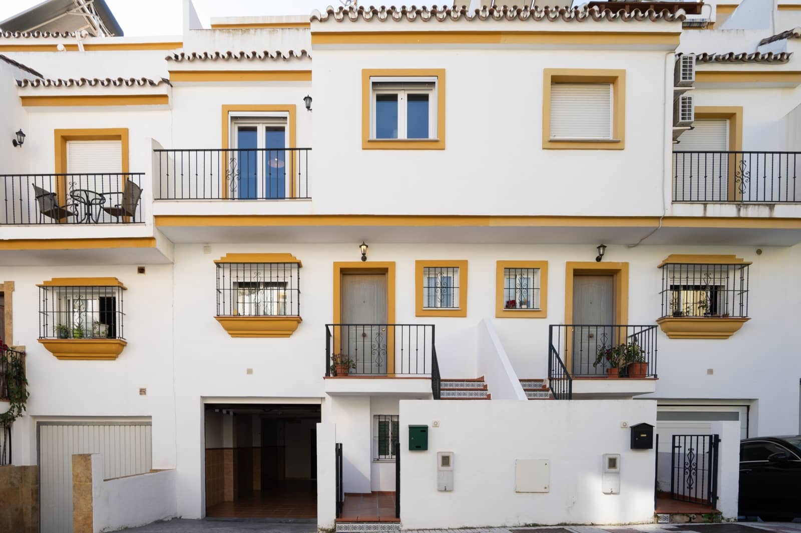 3 soveværelse Byhus til salg i Estepona med garage - € 575.000 (Ref: 8809408)