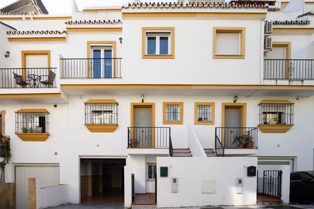 3 bedroom Townhouse for sale in Centro, Estepona with garage - € 575,000 (Ref: 8809408)