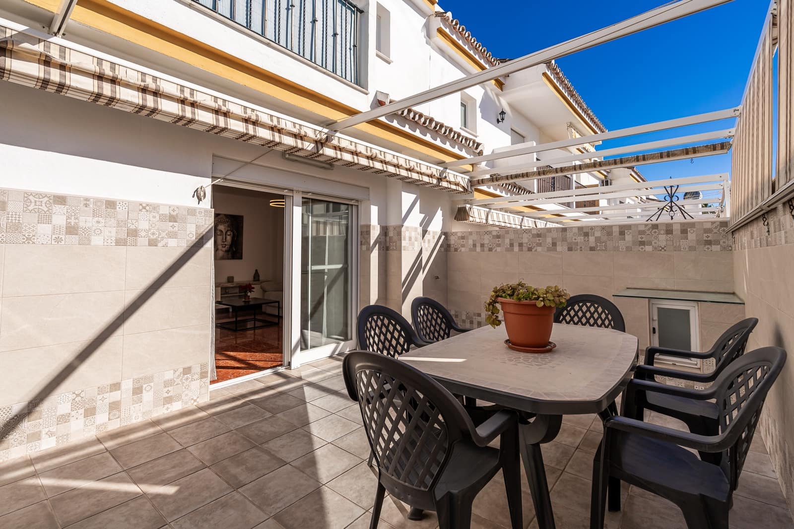 3 soveværelse Byhus til salg i Estepona med garage - € 575.000 (Ref: 8809408)