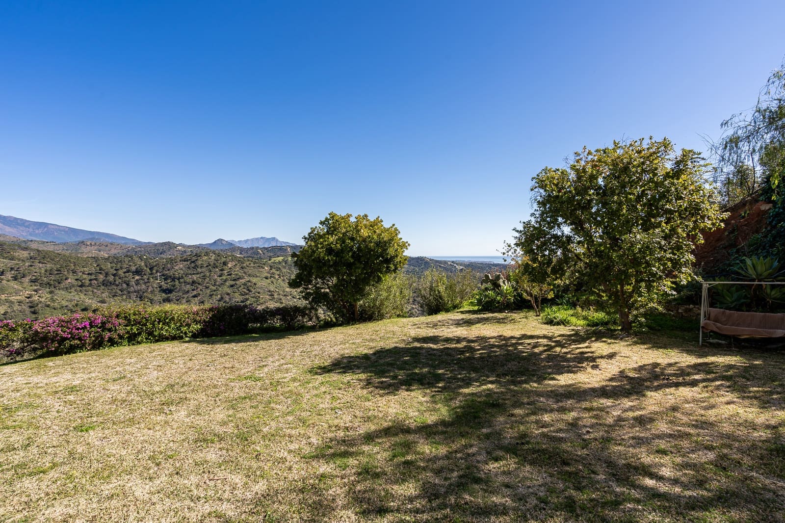 7 bedroom Villa for sale in Estepona with garage - € 2,500,000 (Ref: 8827541)