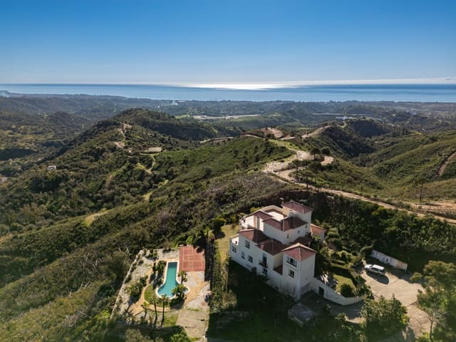 7 Zimmer Villa zu verkaufen in Estepona mit Garage - 2.500.000 € (Ref: 8827541)