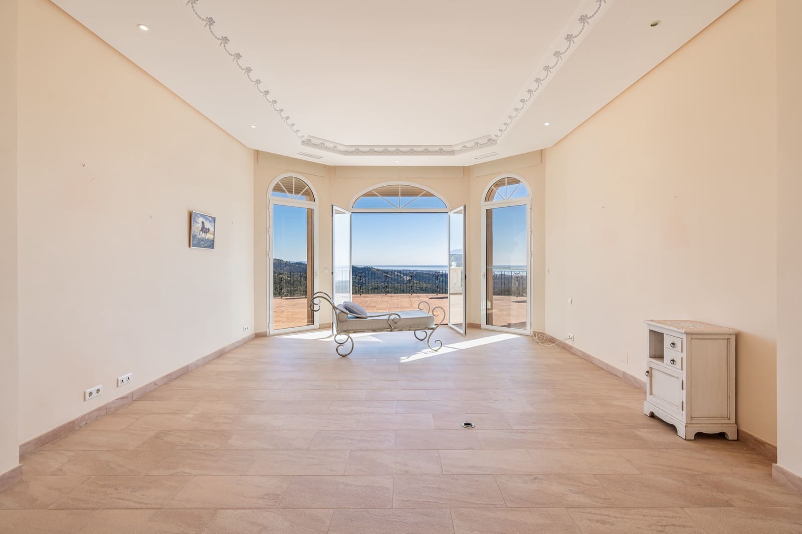 7 bedroom Villa for sale in Estepona with garage - € 2,500,000 (Ref: 8827541)