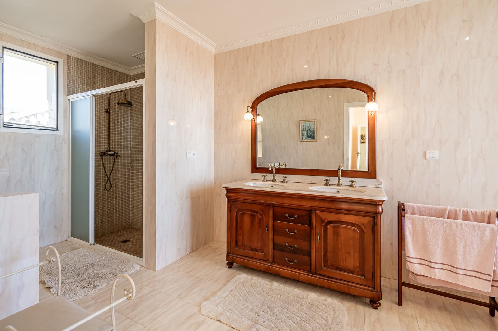 7 bedroom Villa for sale in Estepona with garage - € 2,500,000 (Ref: 8827541)