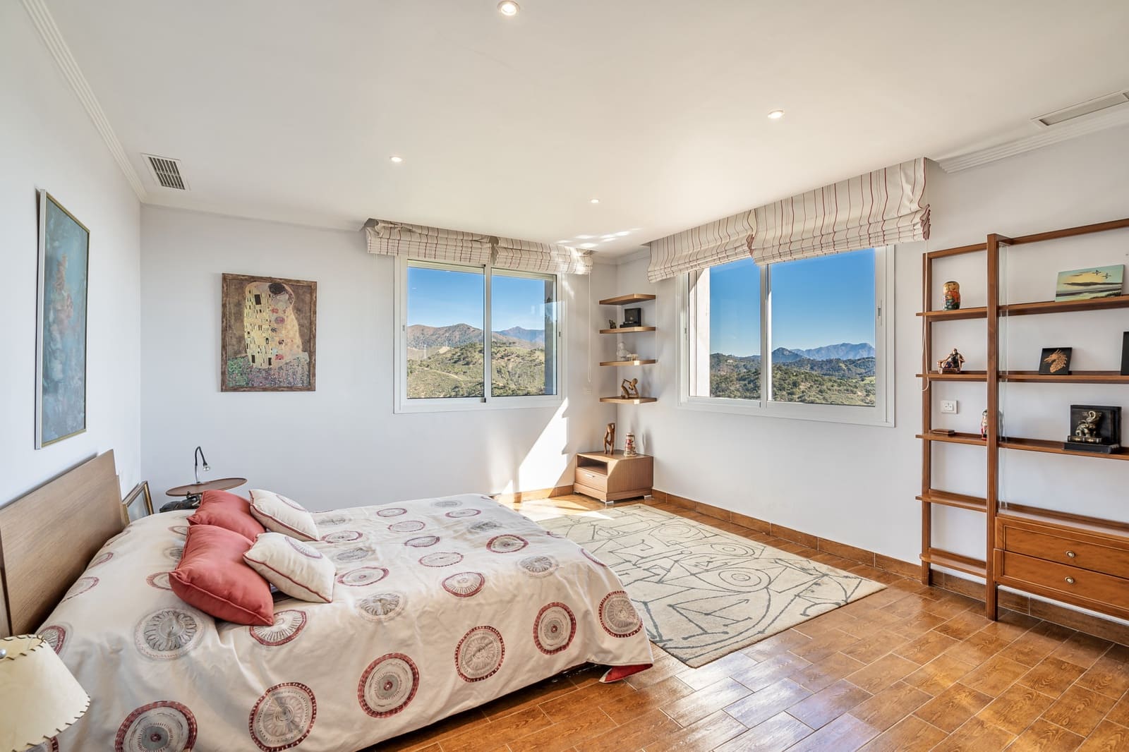 7 bedroom Villa for sale in Estepona with garage - € 2,500,000 (Ref: 8827541)