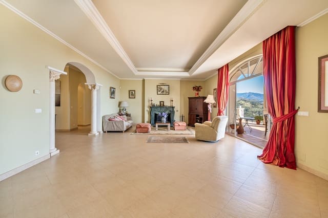 7 Zimmer Villa zu verkaufen in Estepona mit Garage - 2.500.000 € (Ref: 8827541)