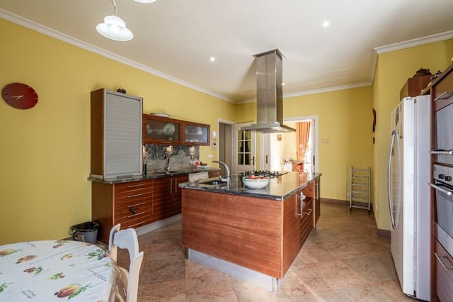 7 Zimmer Villa zu verkaufen in Estepona mit Garage - 2.500.000 € (Ref: 8827541)