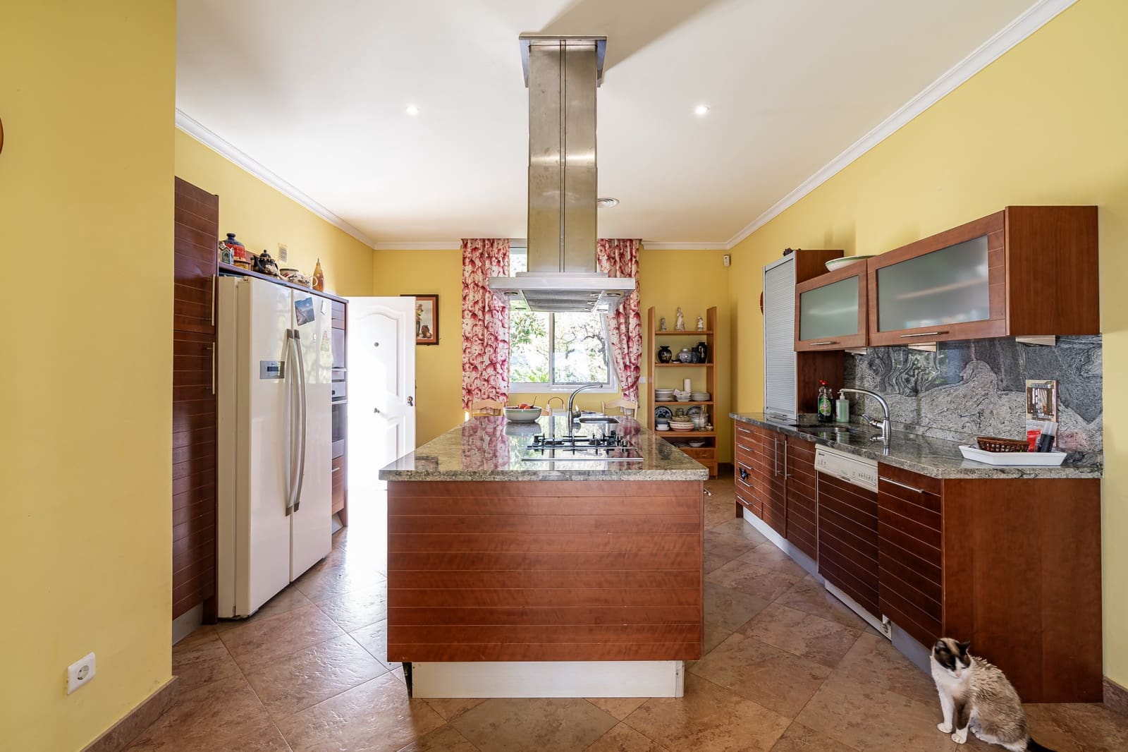 7 bedroom Villa for sale in Estepona with garage - € 2,500,000 (Ref: 8827541)