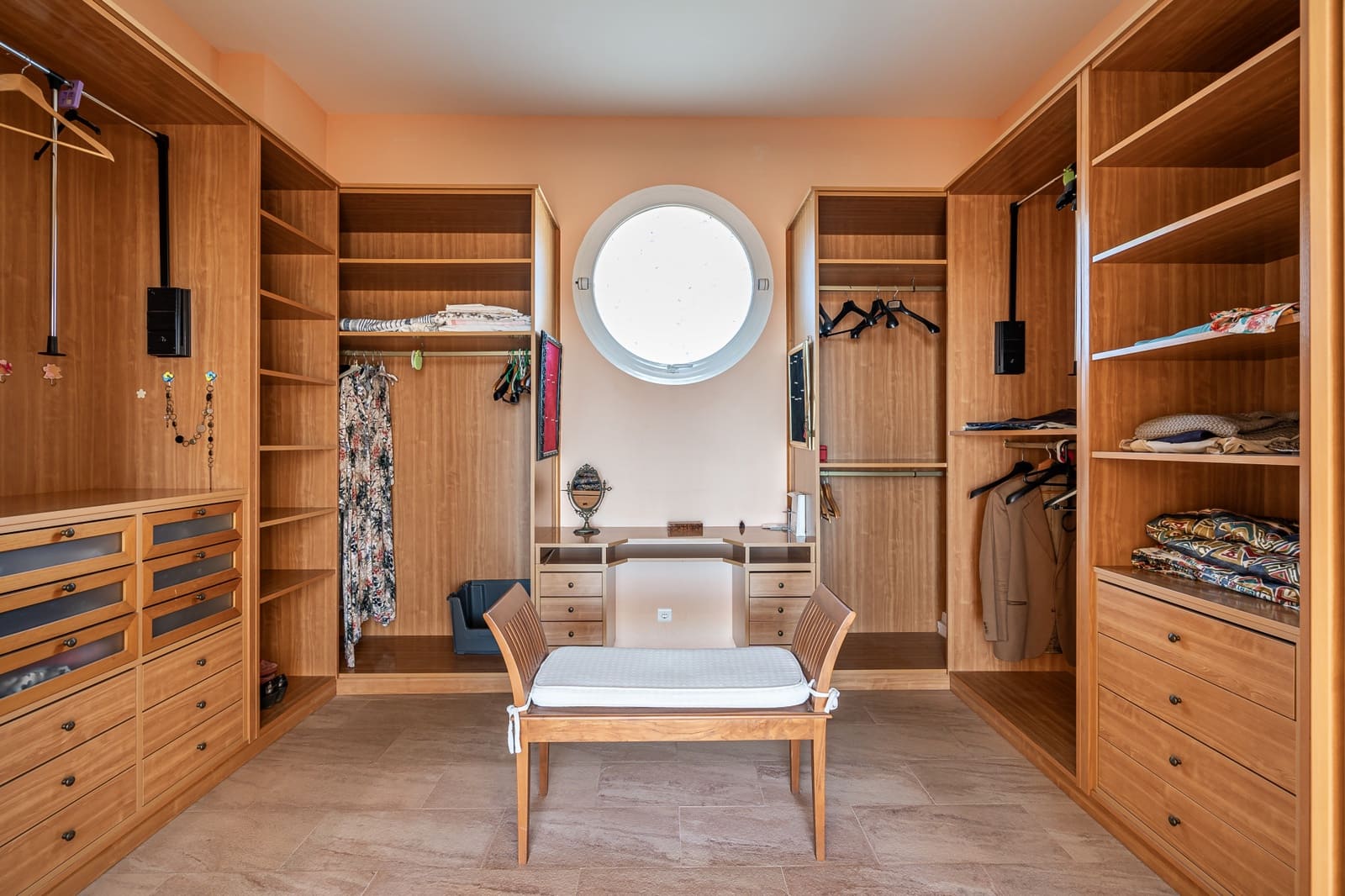 7 bedroom Villa for sale in Estepona with garage - € 2,500,000 (Ref: 8827541)