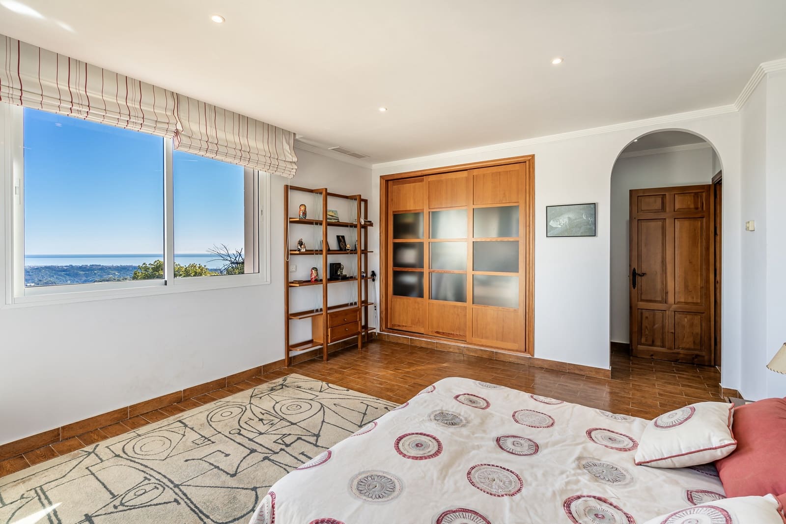 7 bedroom Villa for sale in Estepona with garage - € 2,500,000 (Ref: 8827541)