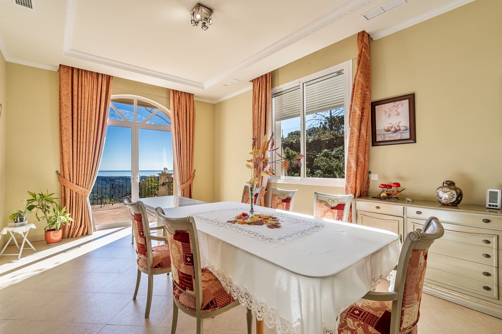 7 bedroom Villa for sale in Estepona with garage - € 2,500,000 (Ref: 8827541)