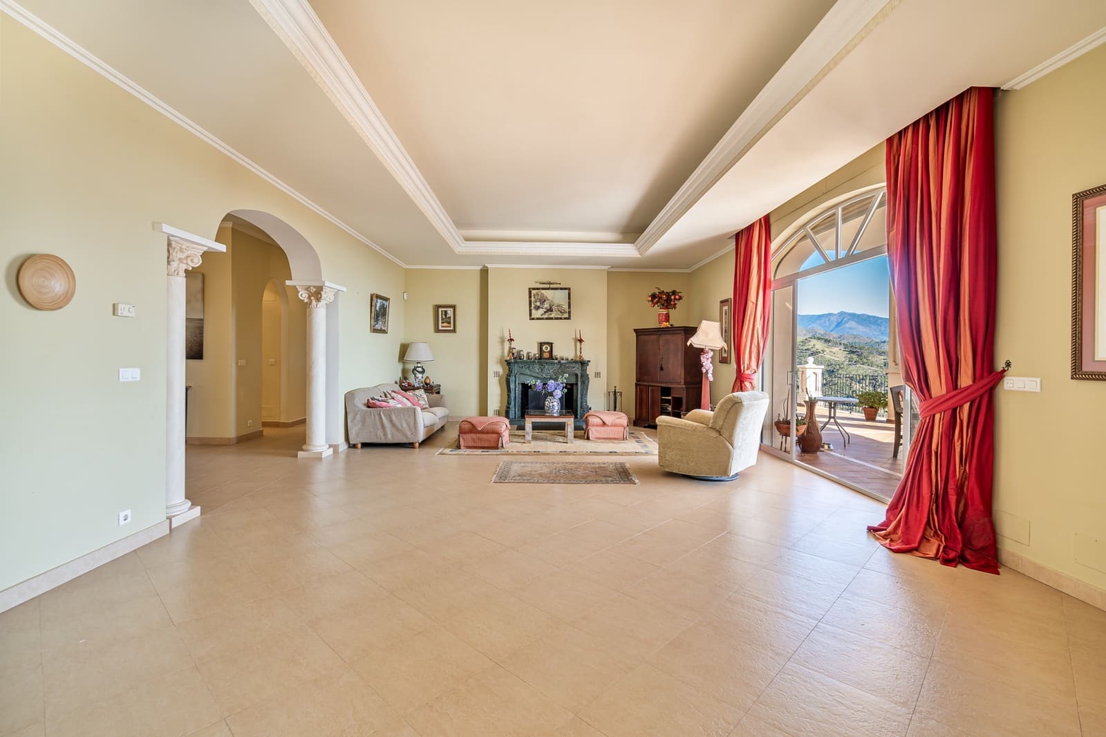 7 bedroom Villa for sale in Estepona with pool garage - € 2,500,000 (Ref: 8827541)