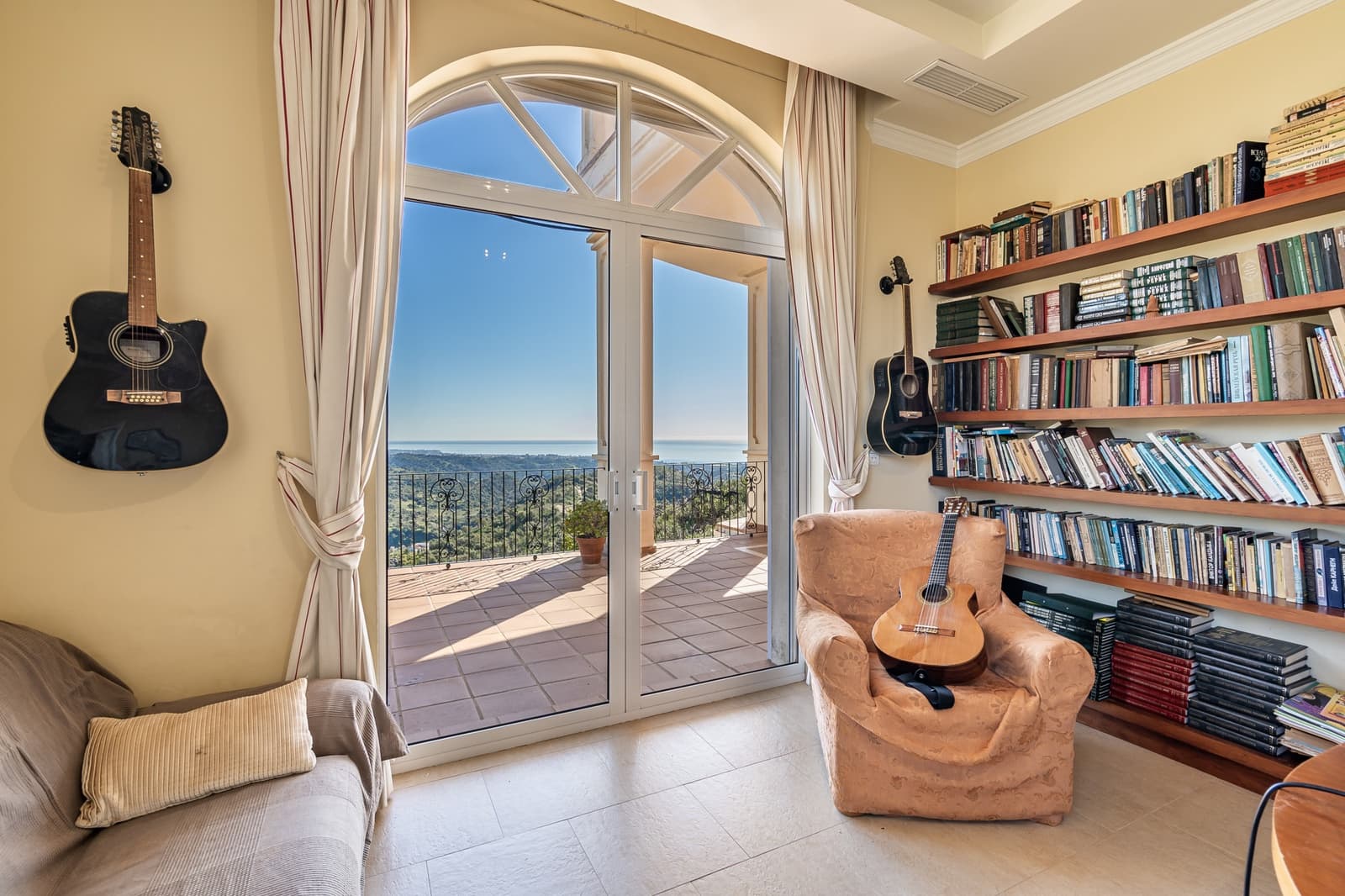 7 bedroom Villa for sale in Estepona with pool garage - € 2,500,000 (Ref: 8827541)